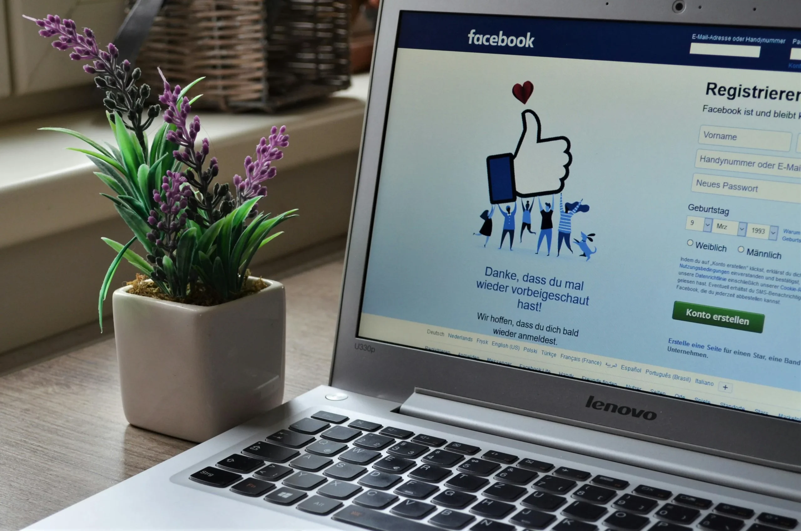 Retargeting in 2025: Winning Back Window Shoppers Without Creeping Them Out